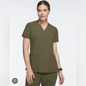 Jaanuu Women's Relaxed 3-Pocket Top